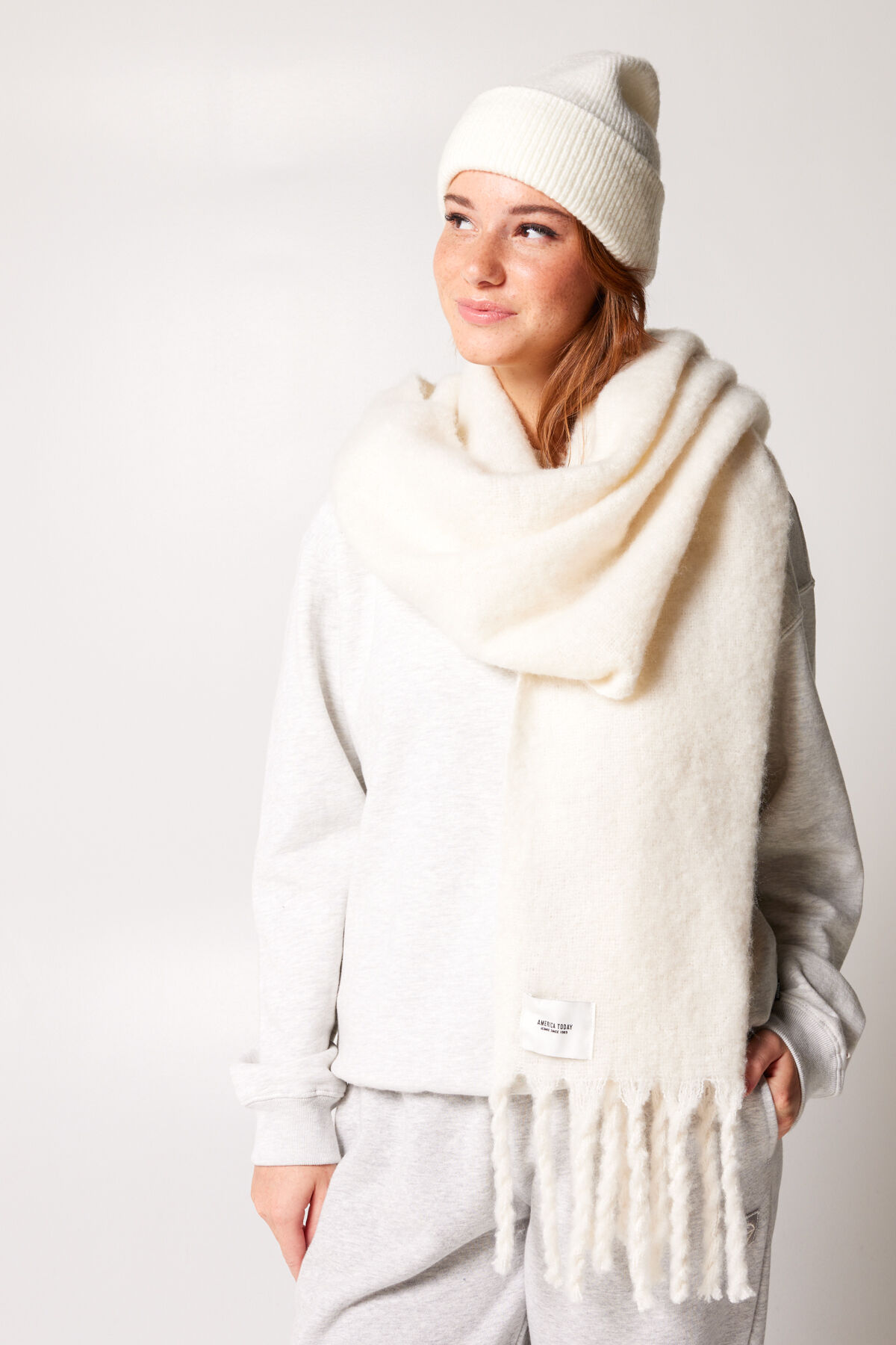 Scarf April image number 0