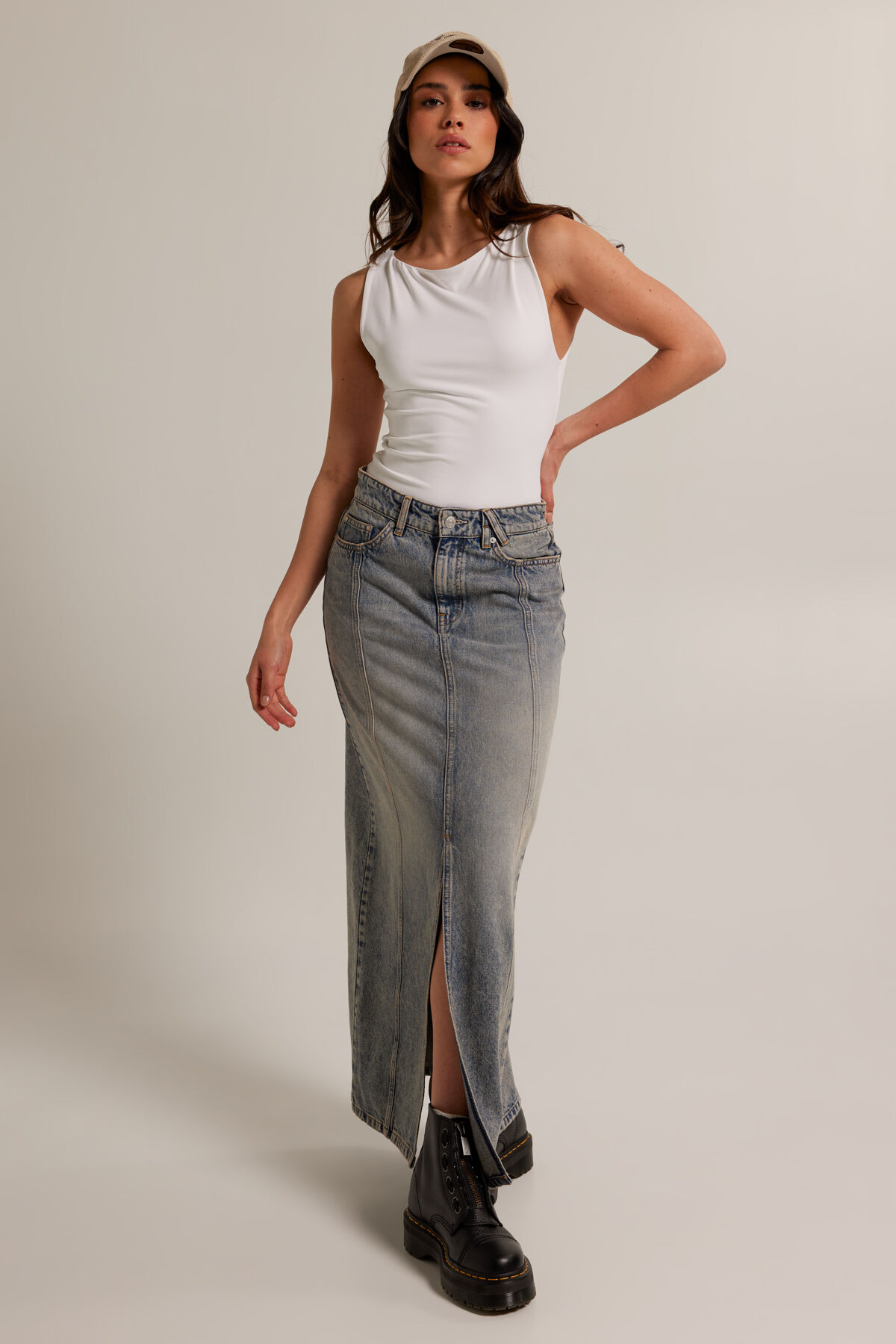 Body Genny image number 0