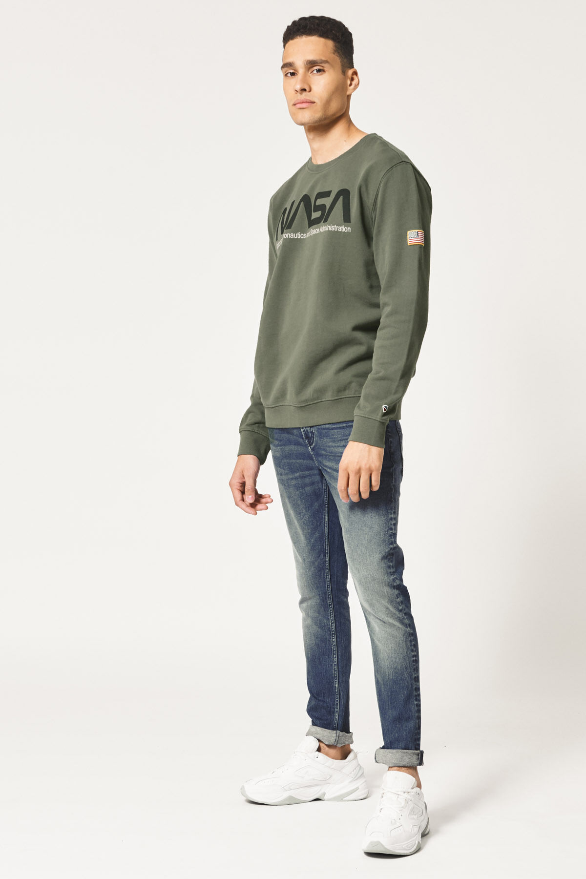 Sweater Space crew image number 1