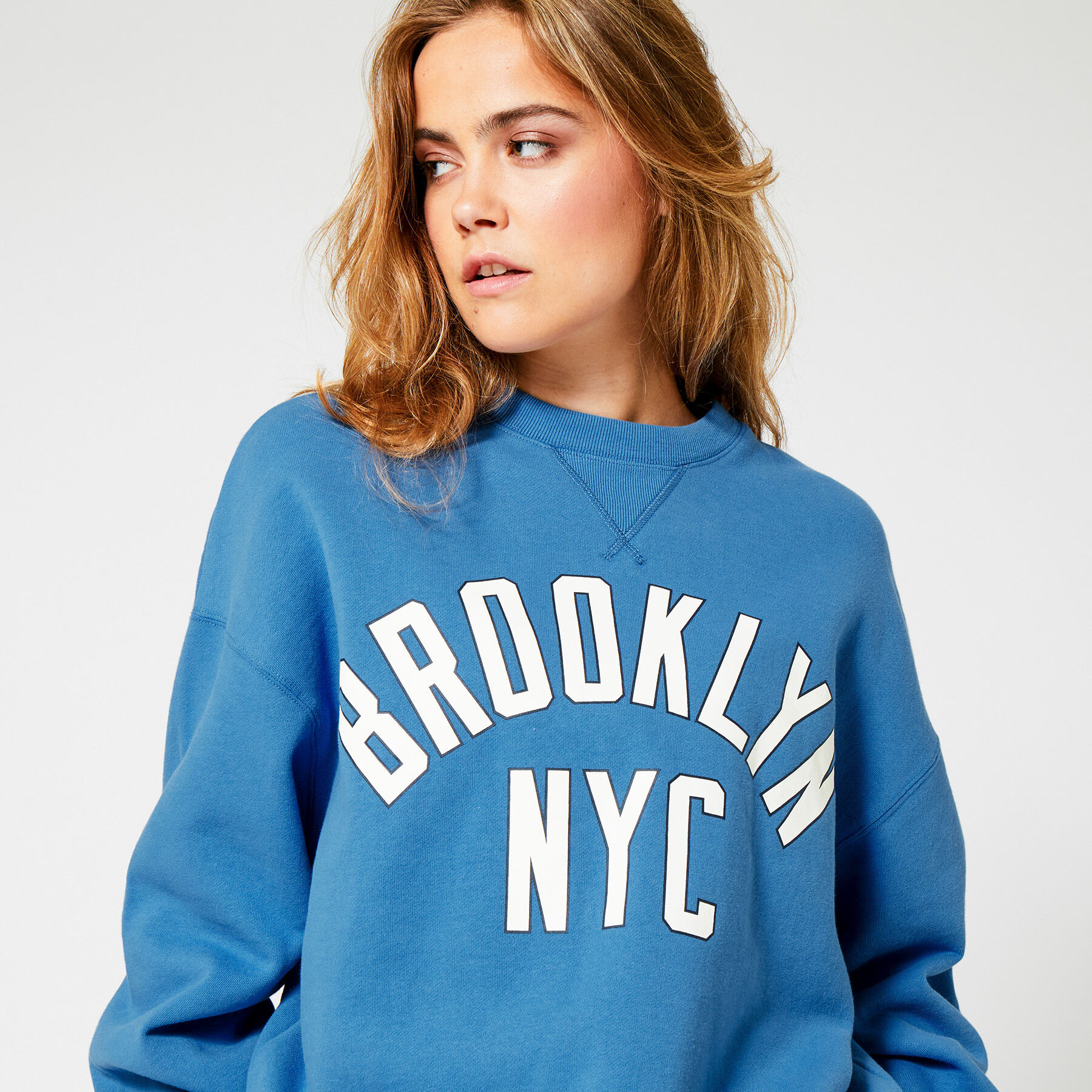 Sweater Sue image number 6