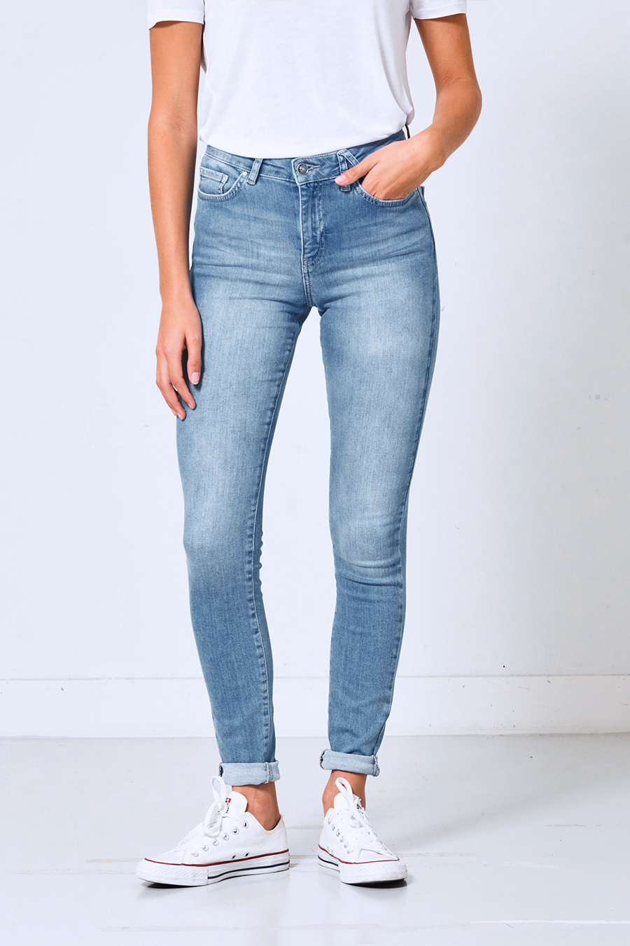 Women's Jeans Fit Guide