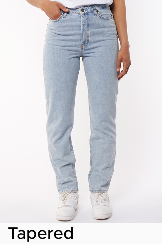 tapered fit jeans alt