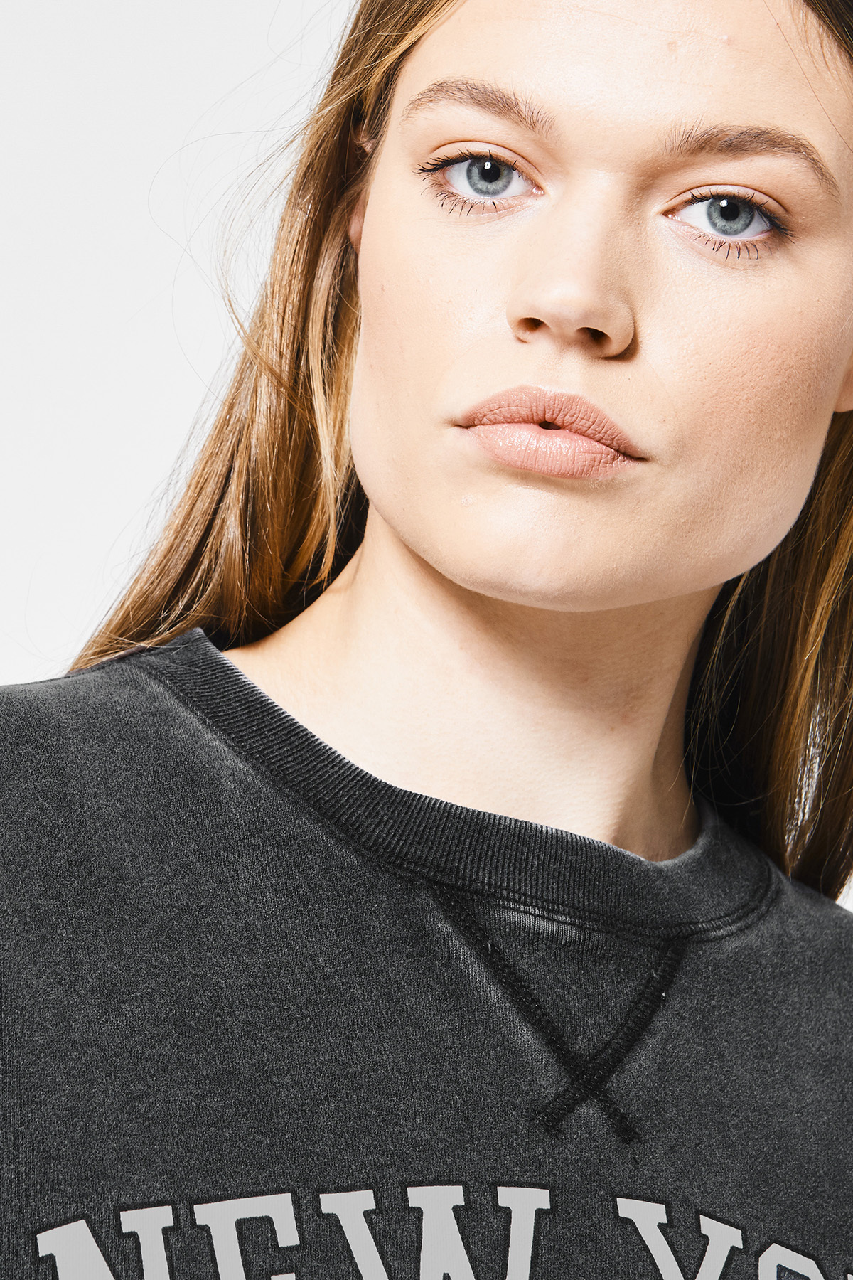 Women Cropped sweater with New York text print Washed grey