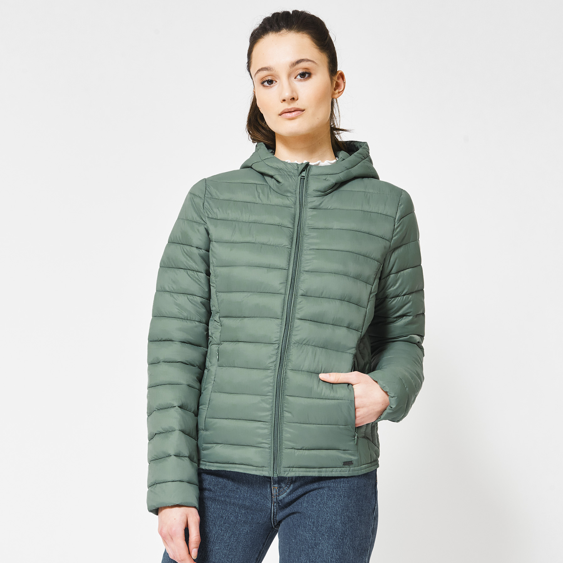 ジャケット・アウター AMERI VELOUR QUILTINGSTANDCOLLAR BLOUSON Ameri（アメリ）の「VELOUR QUILTING STAND COLLAR BLOUSON
